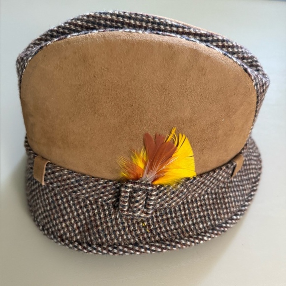 Vintage Dobbs New York, Tweed hat with Feather Accent. Brown, yellow. 7 1/4